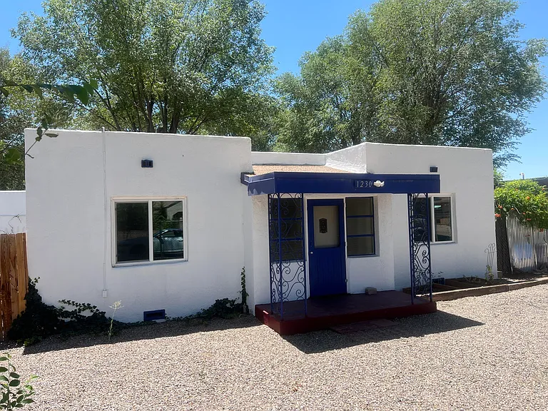 1230 Montrose Pl SW — Photo 2
