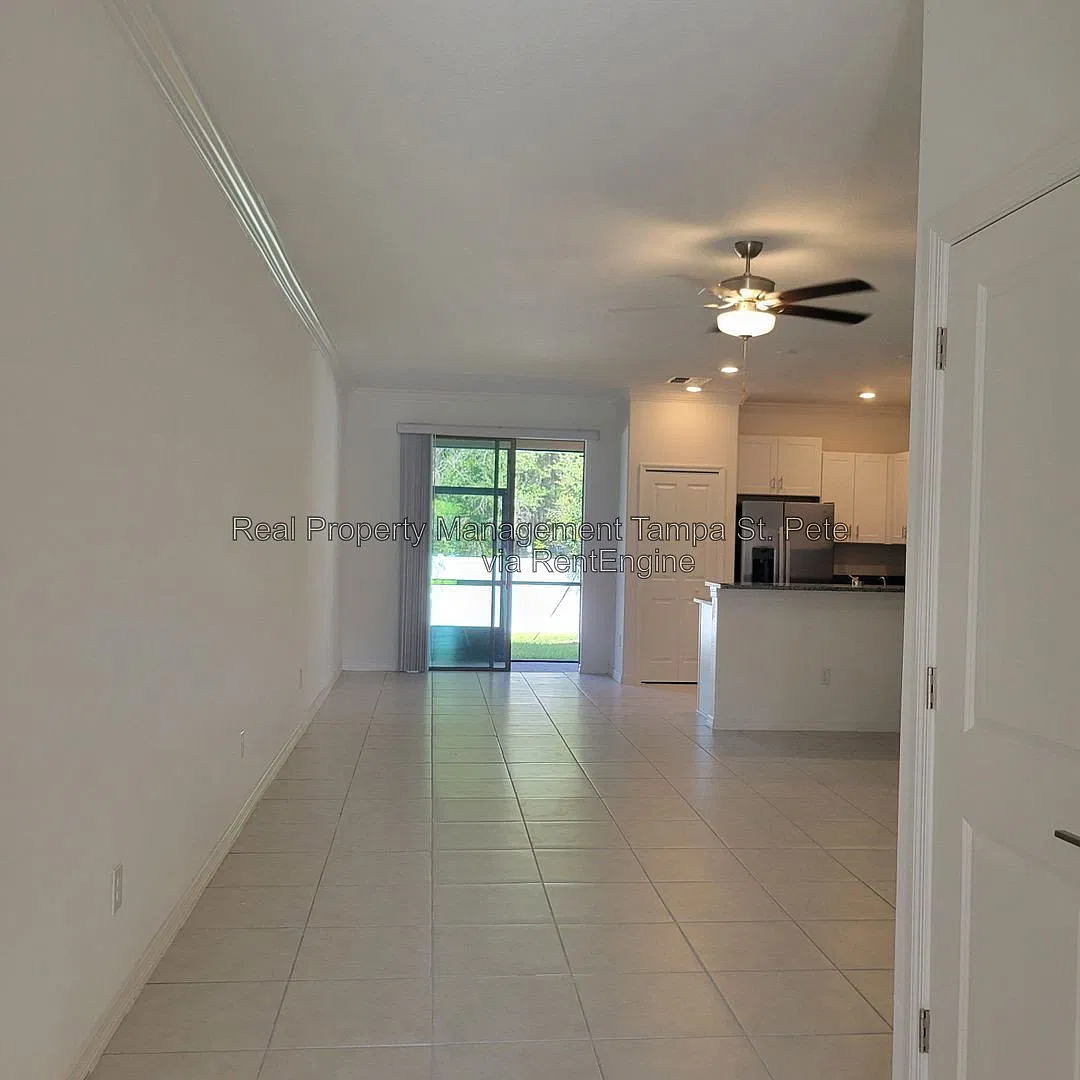 3 bed, 2.5 bath, 1666 sqft, $2,025 — Photo 3