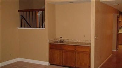 3rd image of 220 Willow Creek Dr