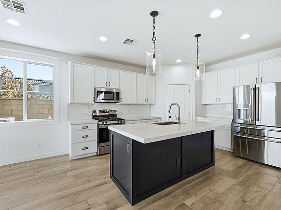 04-10260 Western Pine Ave_10222025