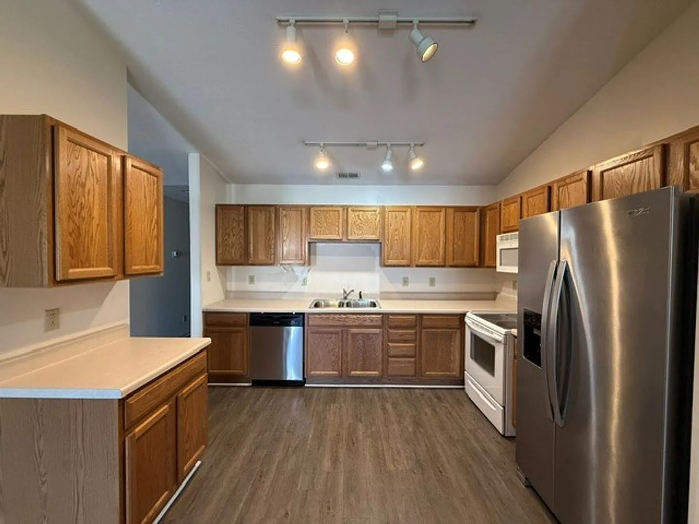 New Rental Rate...Beautiful 2 Bedroom Condo In Northwest Knoxville In Avery Woods!! — Photo 4