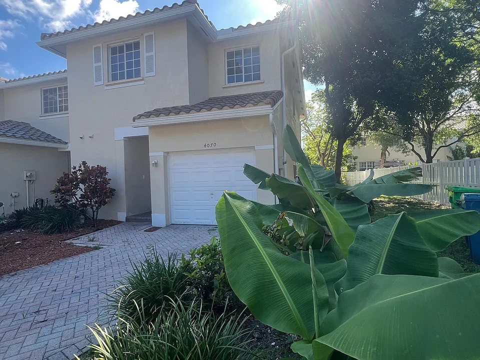 4070 NW 91st Ter