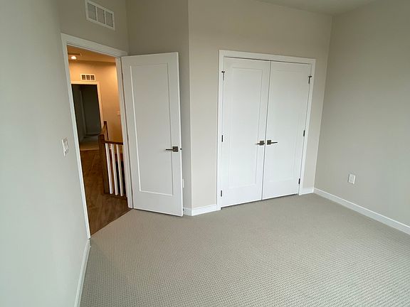 3rd image of 43545 Moorefield Blvd