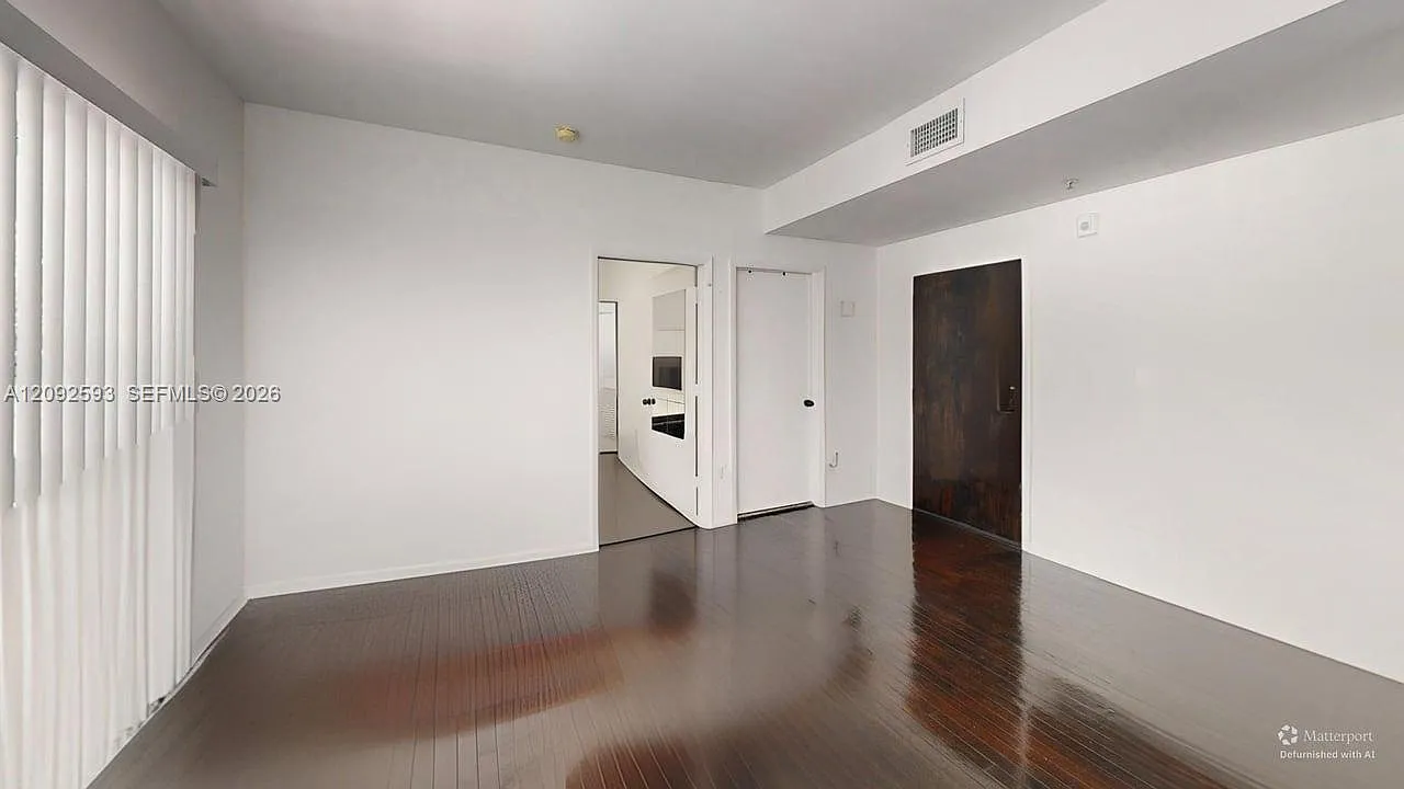 The Ruskin Condo — Photo 2