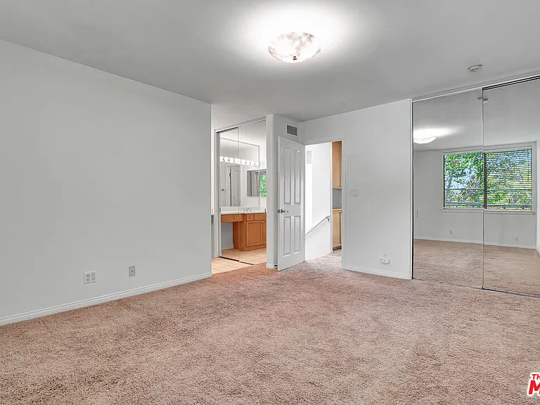 14101 Dickens St #10 — Photo 20