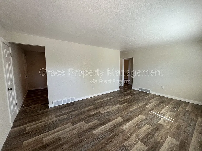 543 S 1st Way — Photo 2