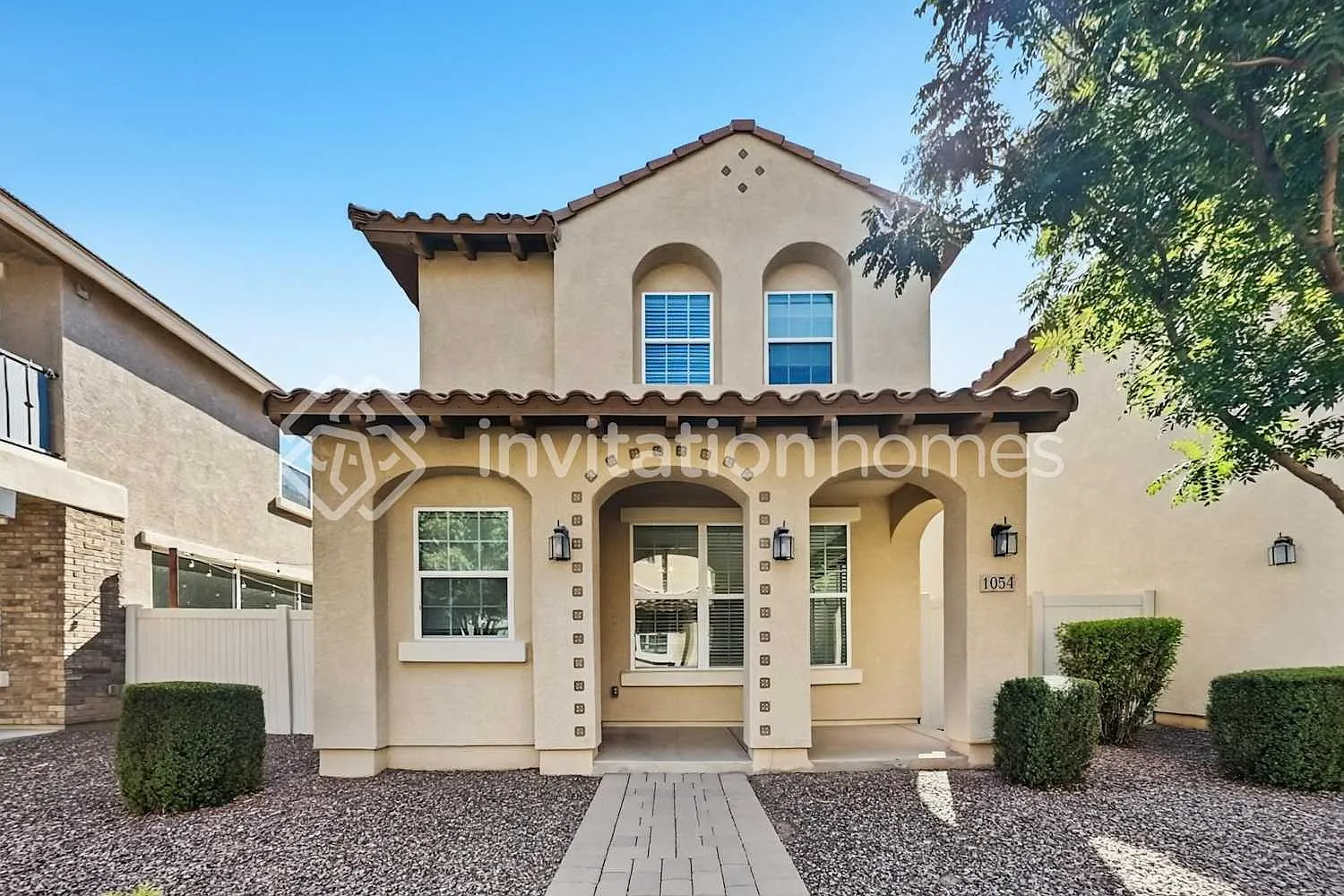 1054 S Agnes Ln Gilbert, AZ 85296 — Photo 1
