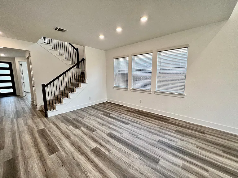 120 Green Knoll Ln — Photo 21