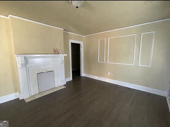 2nd image of 992 Inverness Ave