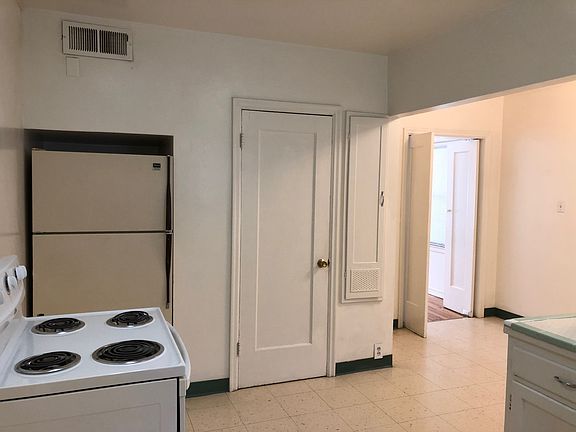 4th image of 1528 N Wishon Ave