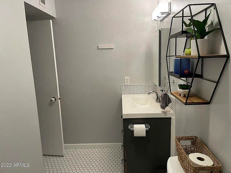 3909 E Shaw Butte Dr — Photo 12