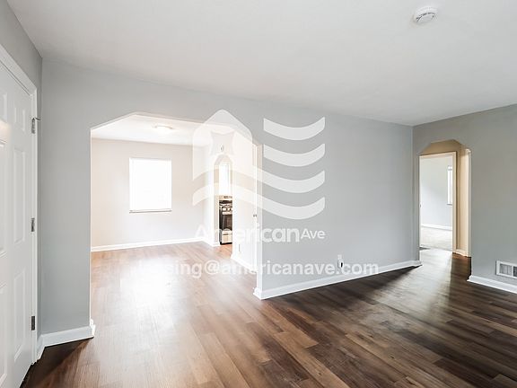 1386001_005_wm_-_living_room_13083779.jpg