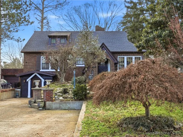 204 Rosewood Drive, Clarksville, IN 47129