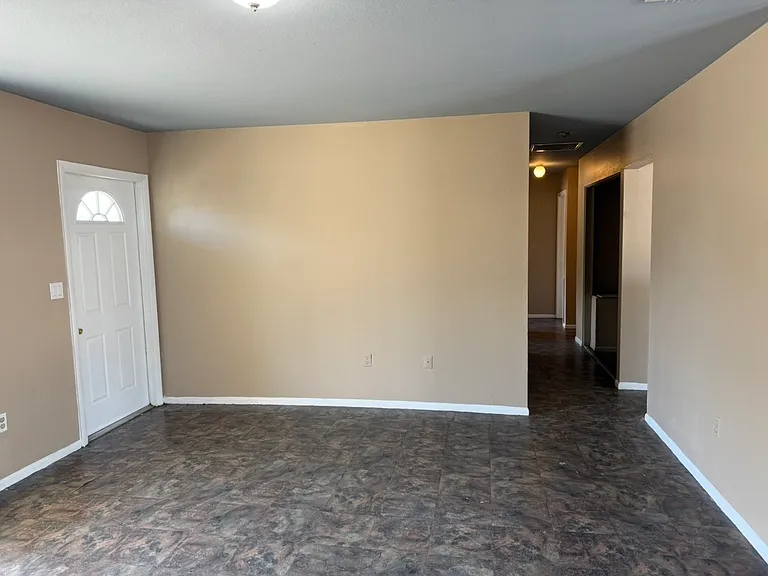 2781 Greendale Rd — Photo 2