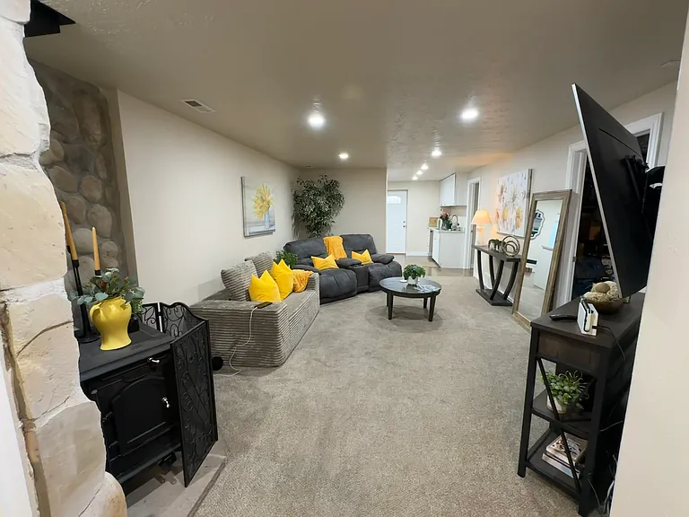 818 N Buffalo Dr — Photo 1