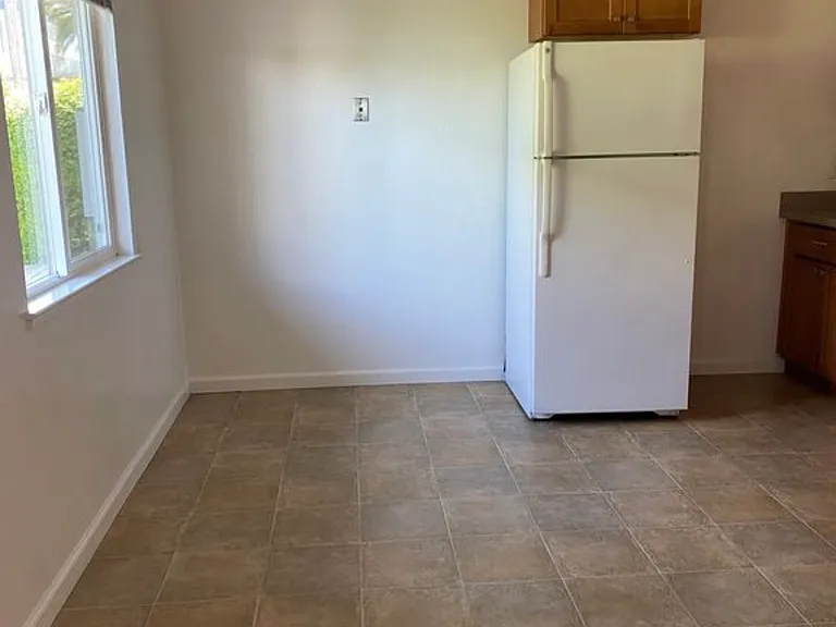 107 E G St — Photo 6
