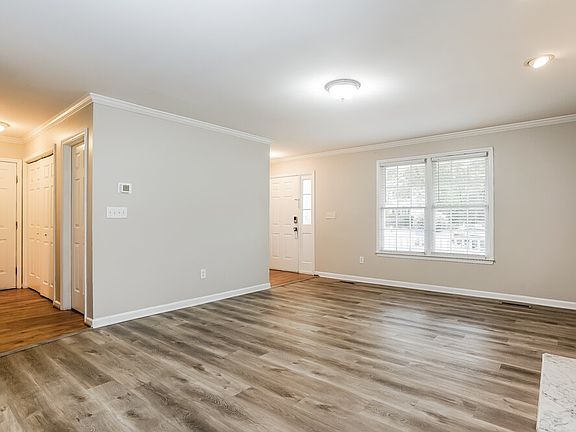 4th image of 708 E Ivy Valley Dr