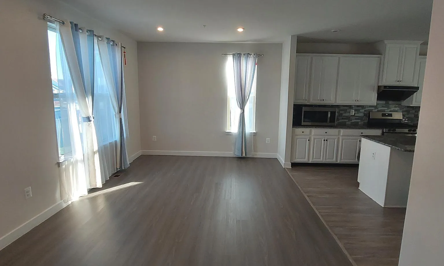 4 bed, 3.5 bath, 2412 sqft, $2,900 — Photo 2