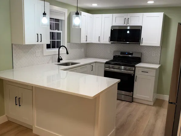 12 Yorktown Rd #A, North Kingstown, RI 02852