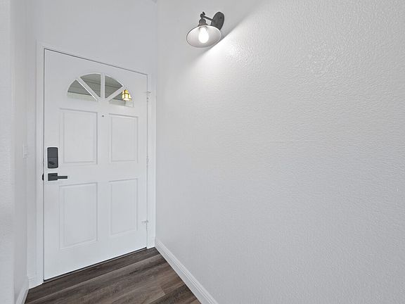3rd image of 75-6081 Alii Dr APT J201