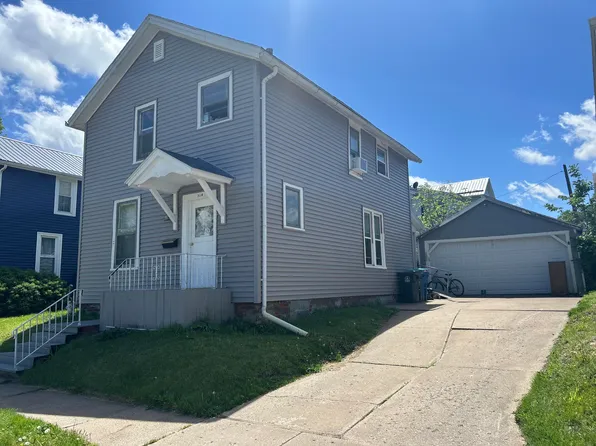 314 Broadway St, Muscatine, IA 52761
