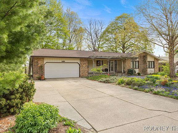 3rd image of 1445 Ridgewood Dr