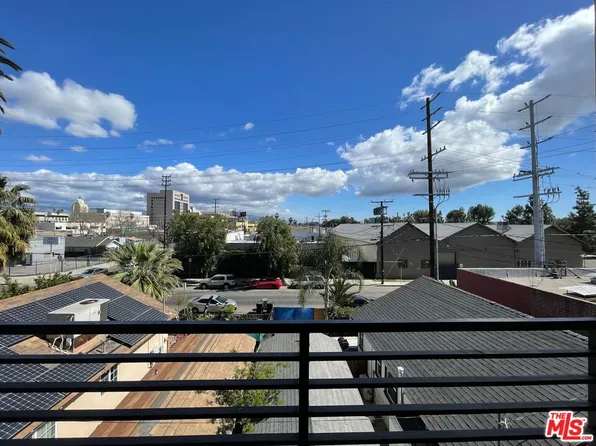 14612 Calvert St APT 404, Van Nuys, CA 91411
