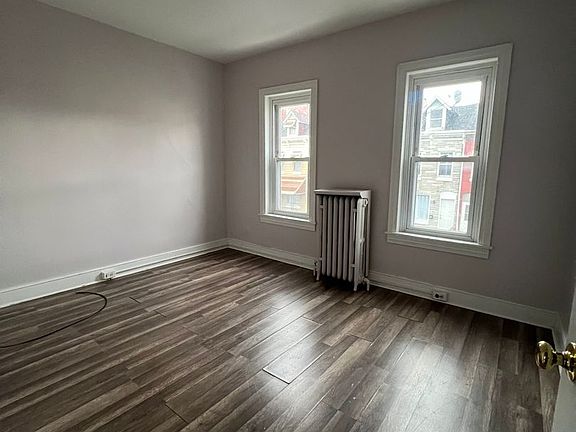 2nd image of 909 Marion St