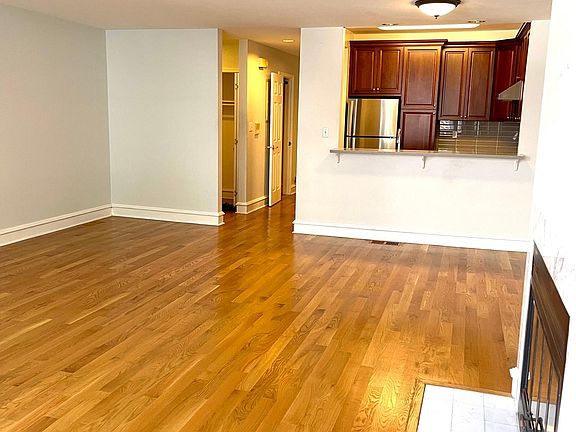 2nd image of 2985 Clay St #1