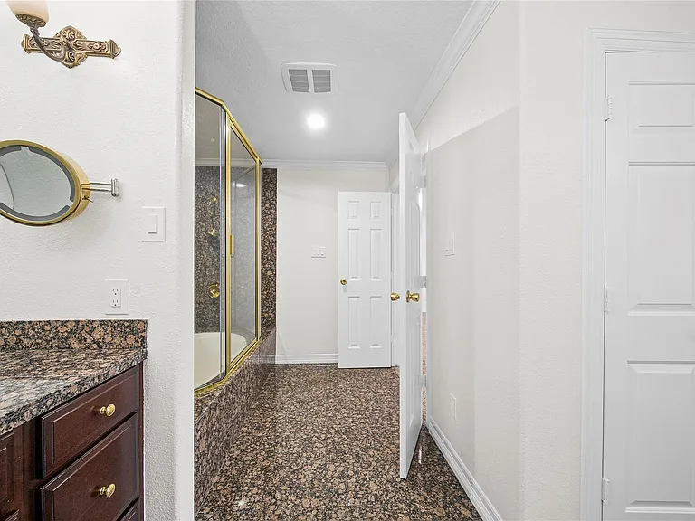 1573 W Sam Houston Pkwy S — Photo 11