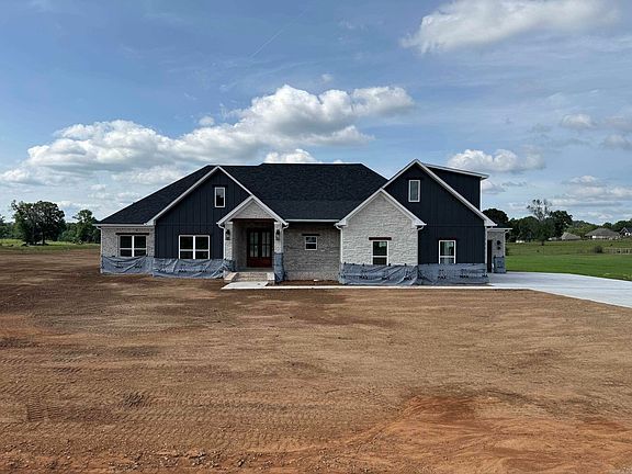3rd image of 18 Republican Meadow Ln