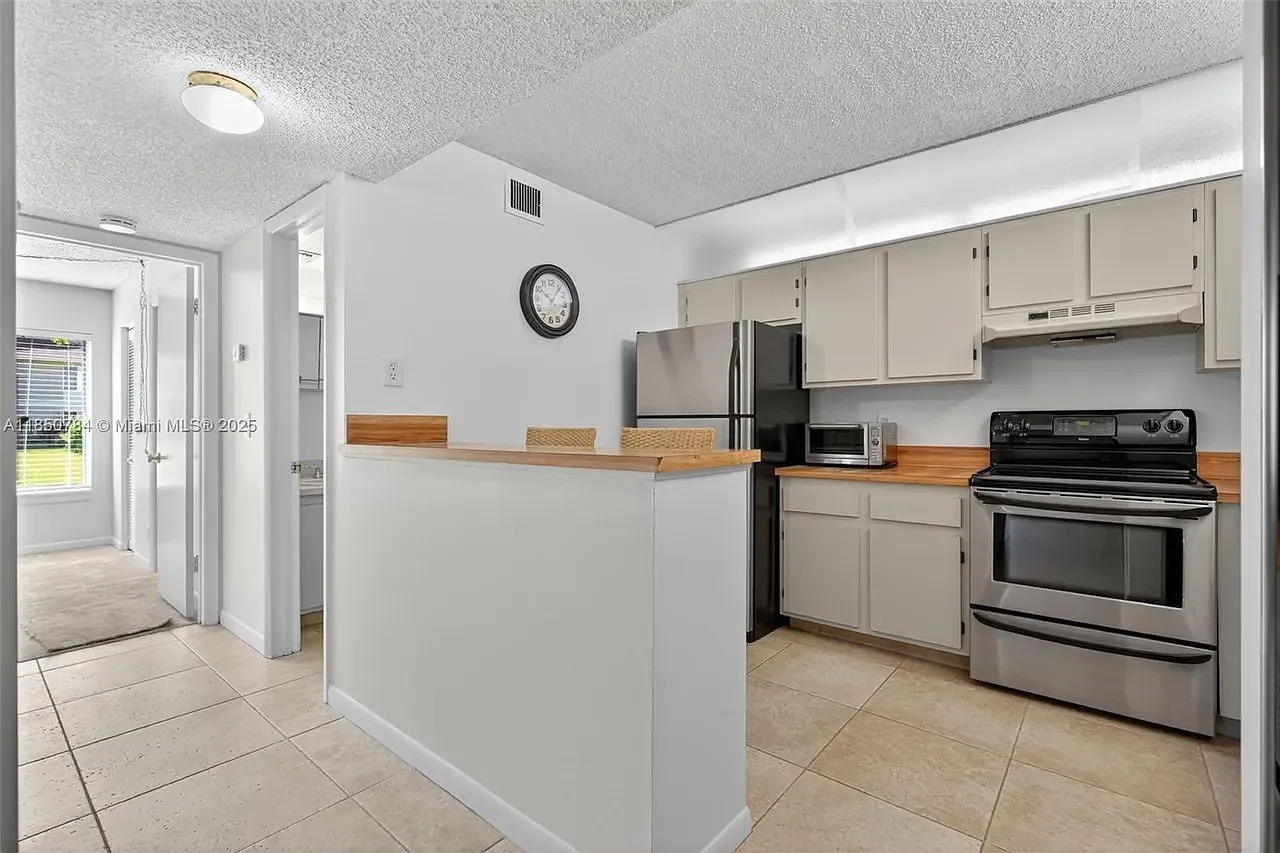 2 bed, 1025 sqft, $2,500 — Photo 3