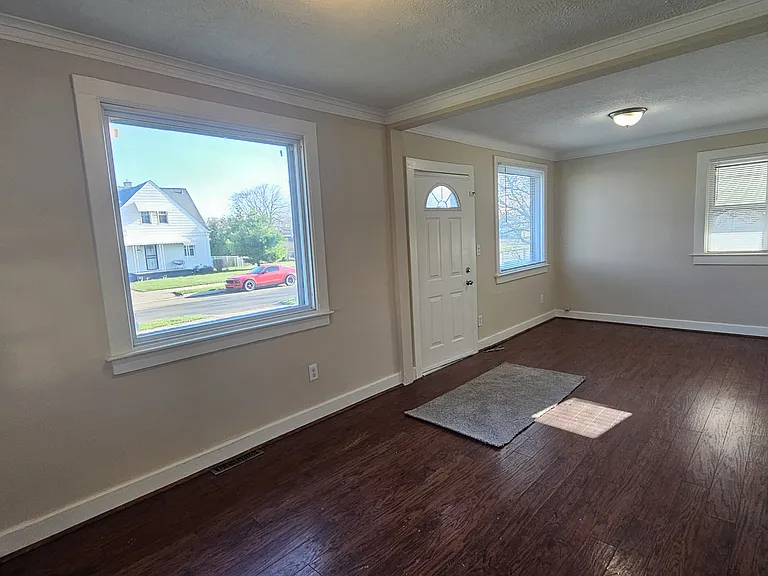 8092 Jewett Ave — Photo 4
