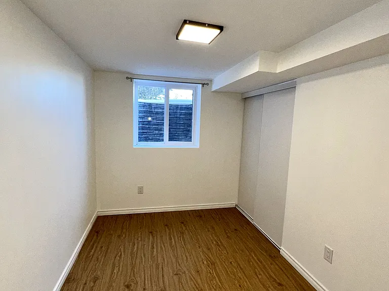 300 Dalehurst Dr #B — Photo 12