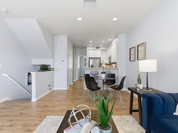 4th image of 22873 Kingsford Way