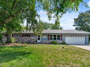W236N1126 Kings Ct, Waukesha, WI 53188