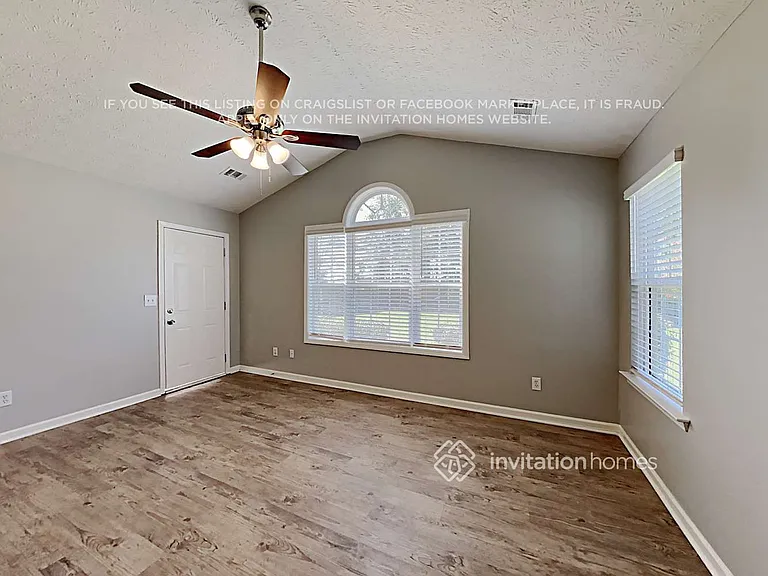 1317 Kent Mnr — Photo 9
