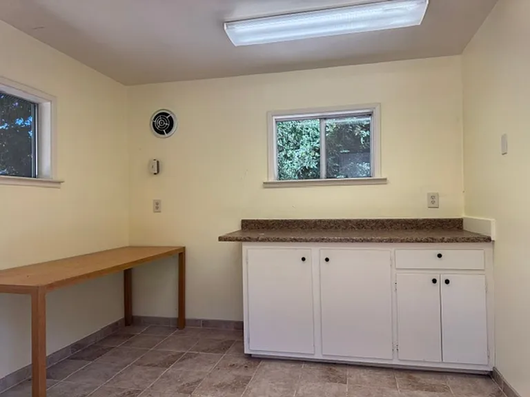 3345 Rowland Dr — Photo 32