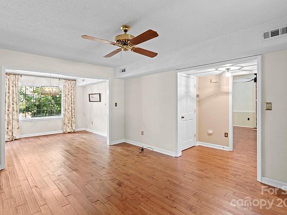 5th image of 9413 Wenlock Cir
