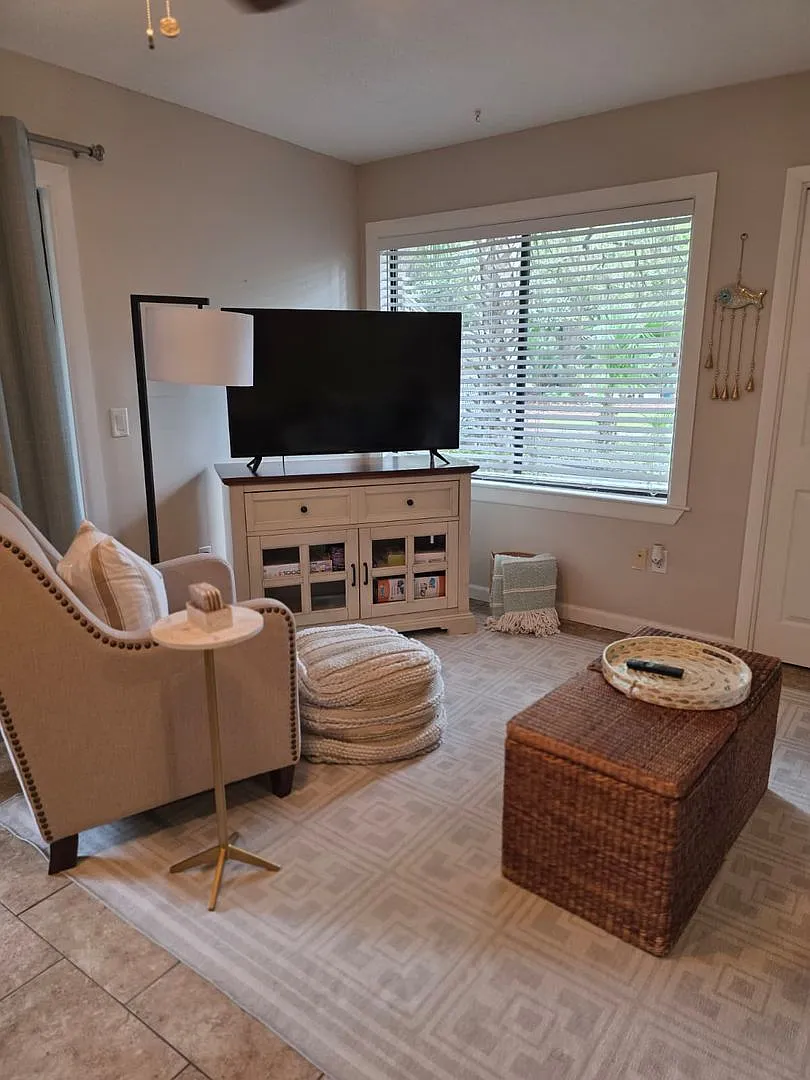 Adorable First Floor Beach-Oriented Condo - 6 mo Lease Term Available! — Photo 4