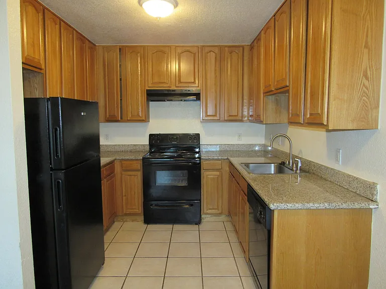 2005 San Jose Dr — Photo 5