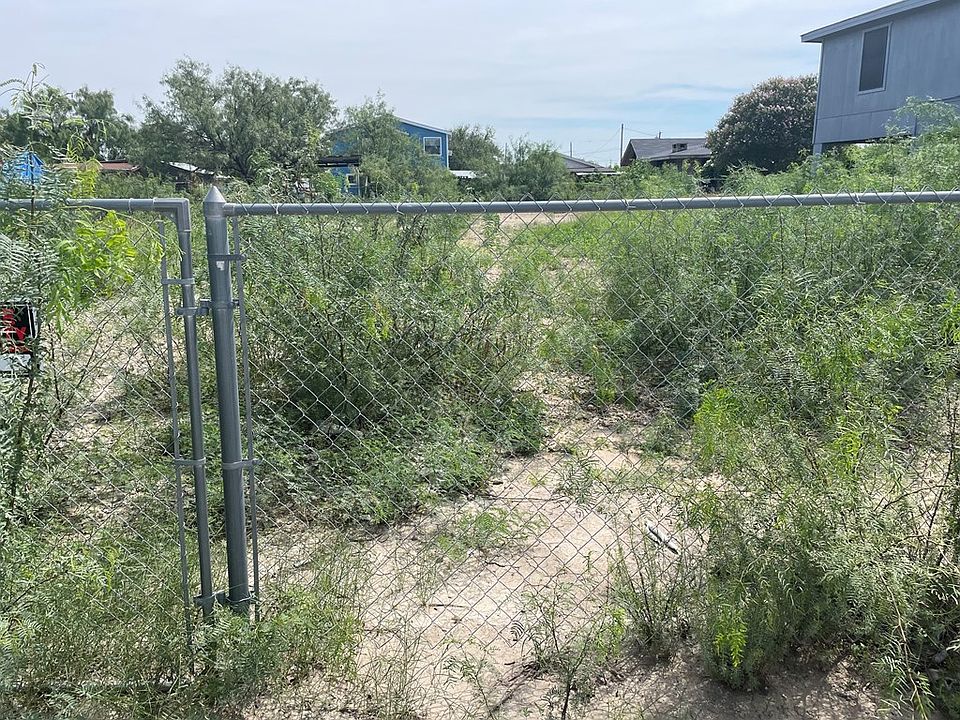 2nd image of 458 Las Brisas Dr