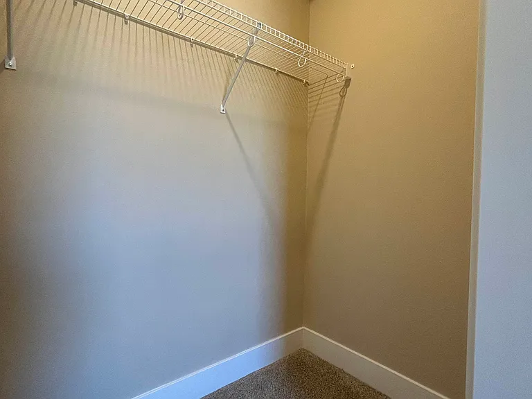 884 SQFT Unit Walk-in Closet *May very between model*
