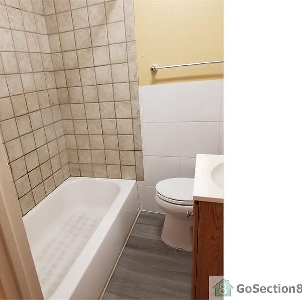 1st image of 1333 W 92nd St