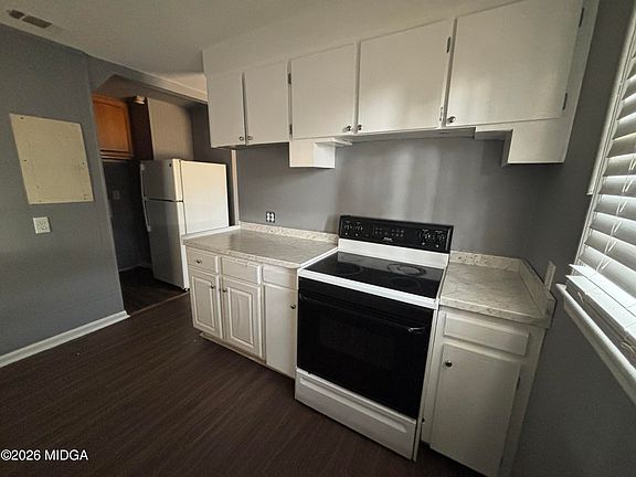 3rd image of 225 Woodland Trl