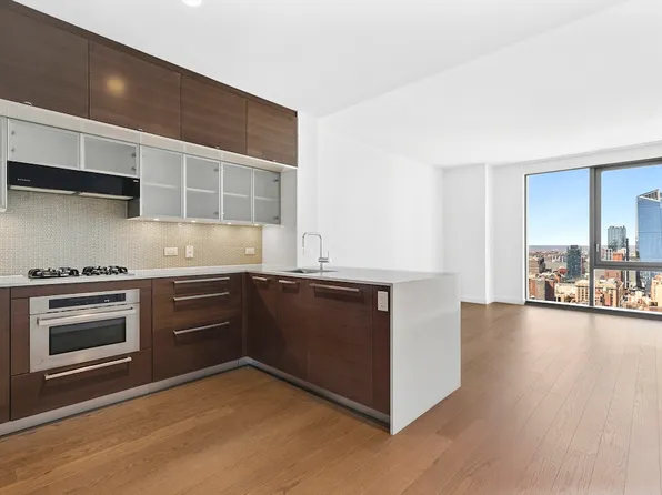 100 West 31st Street image 1 of 31