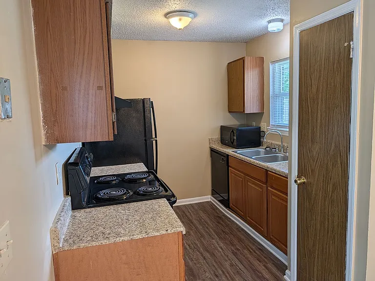 124 Westscott Dr — Photo 7