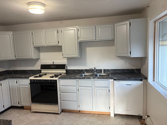 4th image of 332 Lake Rd #2