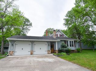 639 N 4th St, Warren, MN 56762