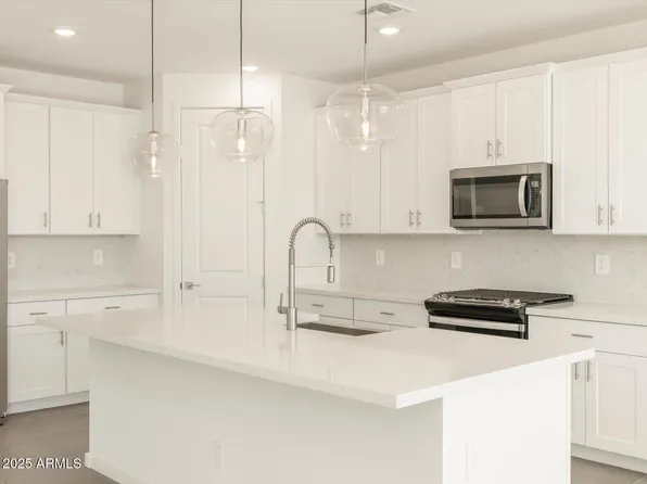 22471 W PONTIAC Drive, Surprise, AZ 85387